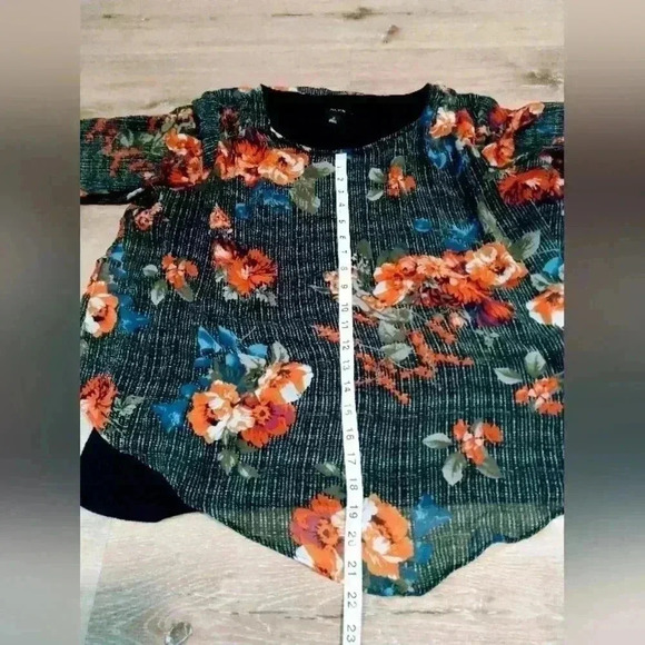 Alyx women's size 1x poncho style black/red flower shear arm top - Picture 5 of 10